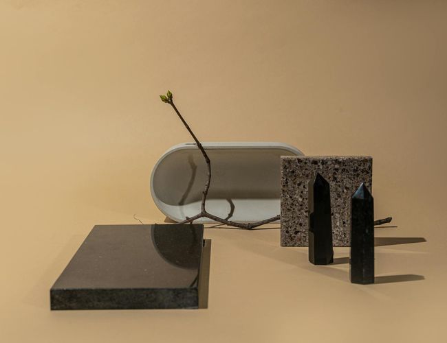 Symmetry and balance in natural objects representing flexibility